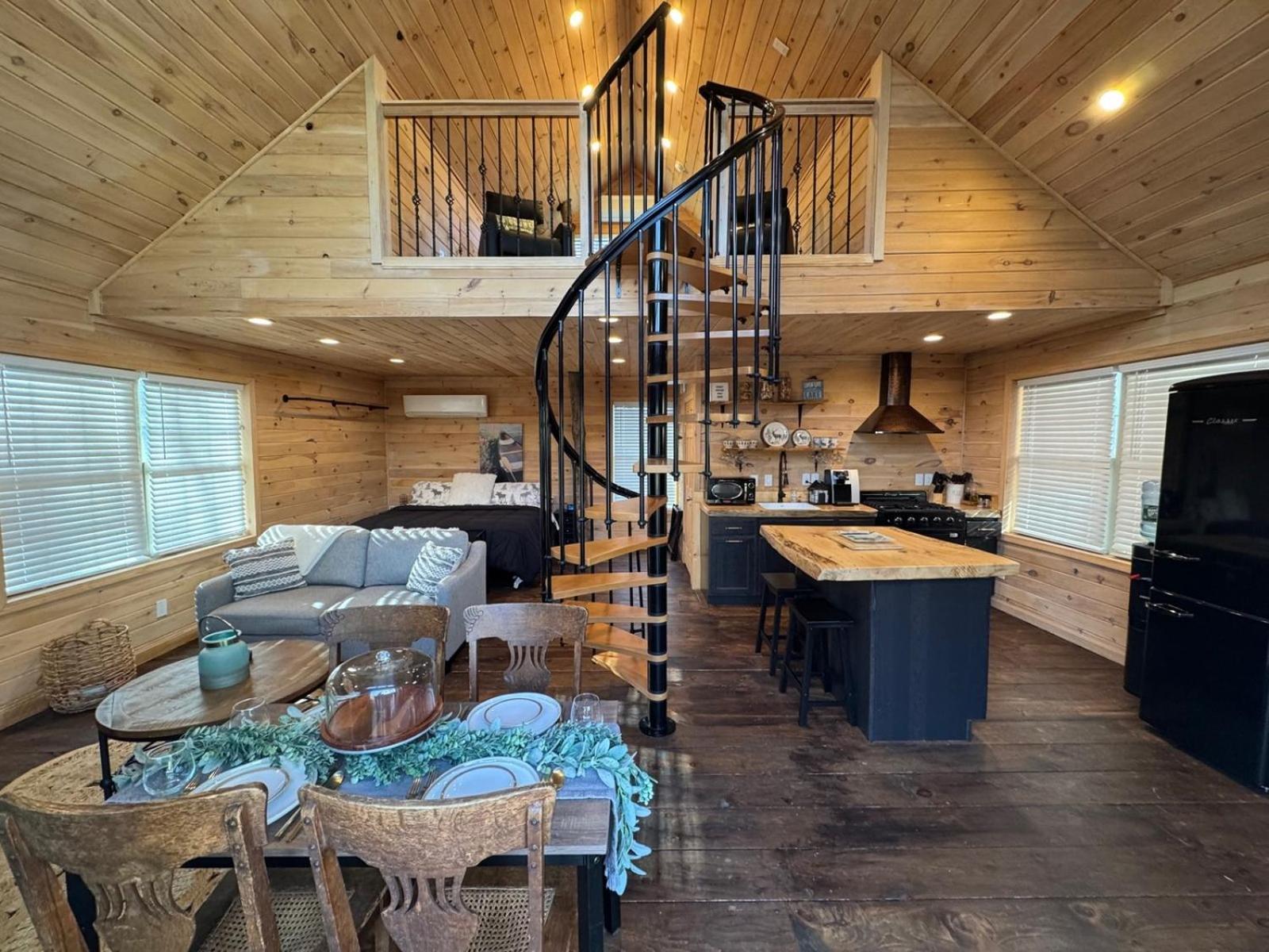 Moonlight Treehouse At Belgrade Hospitality Villa Luaran gambar
